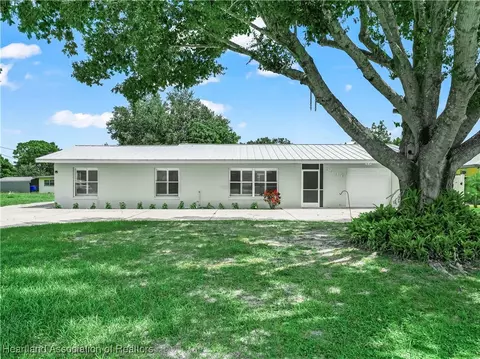 Exterior - 2410 Sunset Dr, Sebring, FL 33870 photo 2 of 9