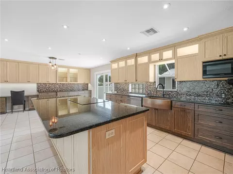 Kitchen - 2410 Sunset Dr, Sebring, FL 33870 photo 2 of 4