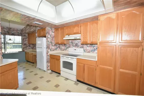 Kitchen - 2936 Sugar Pine Cir, Sebring, FL 33872 photo 1 of 4