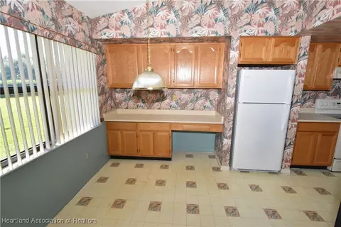 Kitchen - 2936 Sugar Pine Cir, Sebring, FL 33872 photo 4 of 4