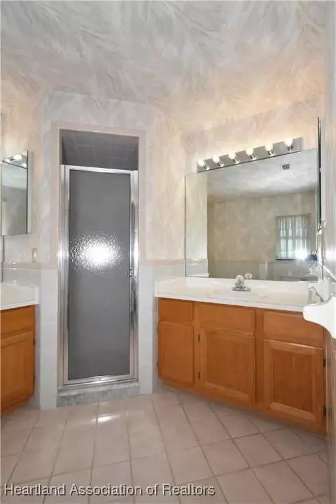 Bath - 2936 Sugar Pine Cir, Sebring, FL 33872 photo 1 of 4
