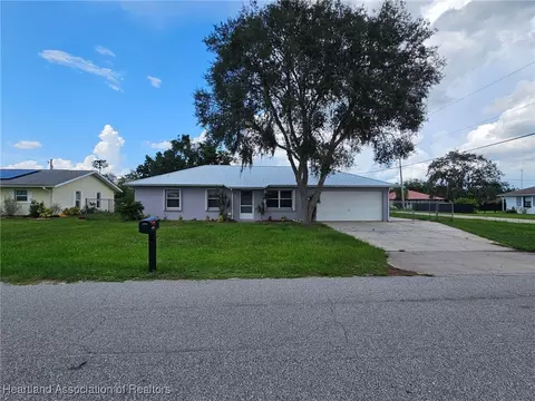 239 NW Grape Rd, Lake Placid, FL 33852