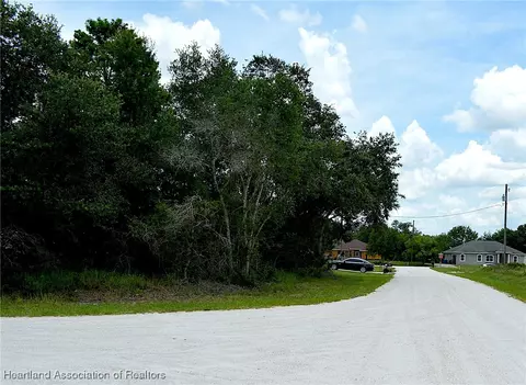 212 N Madera Rd, Avon Park, FL 33825