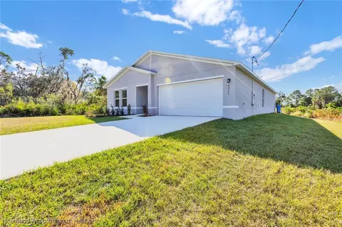 Exterior - 8035 Yumuri St, Sebring, FL 33872 photo 5 of 8