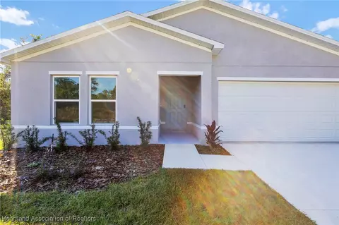 Exterior - 8035 Yumuri St, Sebring, FL 33872 photo 2 of 8