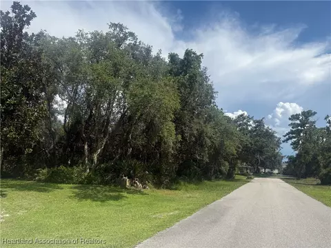424 Oxbow Dr, Sebring, FL 33876