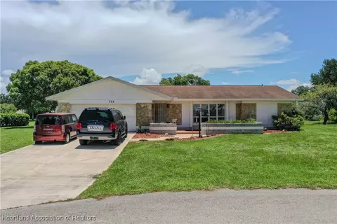705 Glen Mar Ct, Sebring, FL 33876