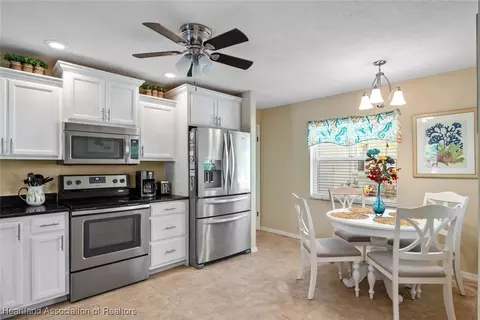 Kitchen - 5801 Twisted Oaks Dr, Sebring, FL 33876 photo 3 of 4