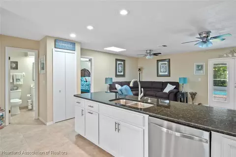 Kitchen - 5801 Twisted Oaks Dr, Sebring, FL 33876 photo 4 of 4