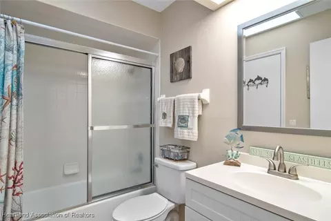 Bath - 5801 Twisted Oaks Dr, Sebring, FL 33876 photo 2 of 3