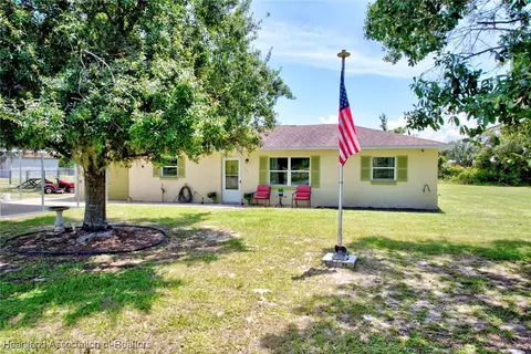 221 Boren Ave, Lake Placid, FL 33852