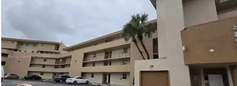 8897 Fontainebleau Blvd, Miami, FL 33172