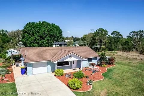 380 Parker St NE, Lake Placid, FL 33852