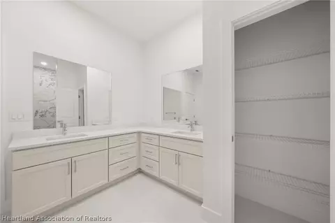 Bath - 2800 Monza Dr, Sebring, FL 33872 photo 6 of 9