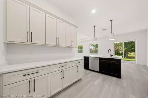 Kitchen - 2800 Monza Dr, Sebring, FL 33872 photo 4 of 7
