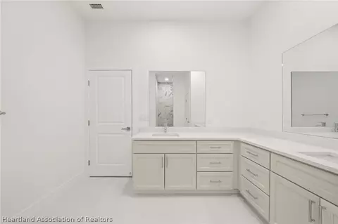 Bath - 2800 Monza Dr, Sebring, FL 33872 photo 5 of 9