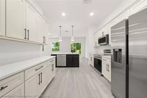 Kitchen - 2800 Monza Dr, Sebring, FL 33872 photo 5 of 7