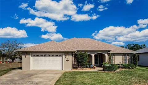 1147 Winter Green St, Lake Placid, FL 33852