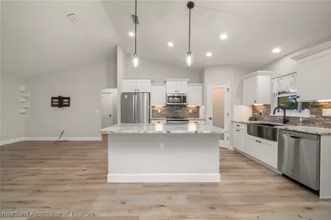 Kitchen - 6829 San Bruno Dr, Sebring, FL 33872 photo 2 of 5
