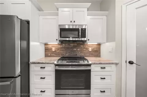 Kitchen - 6829 San Bruno Dr, Sebring, FL 33872 photo 4 of 5