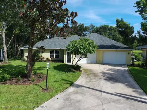 820 Shamrock Dr, Sebring, FL 33875