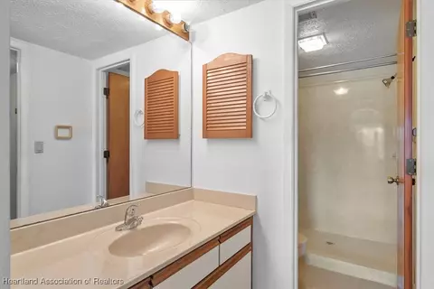 Bath - 4989 Casablanca Circle J-3, Sebring, FL 33870 photo 1 of 2