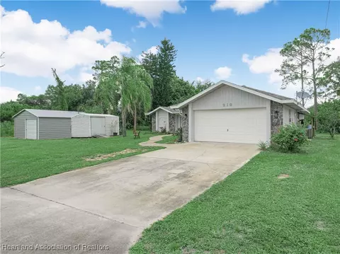 216 Phantasy Ave, Lake Placid, FL 33852