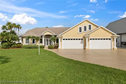 167 S Bear Pointe Dr, Lake Placid, FL 33852