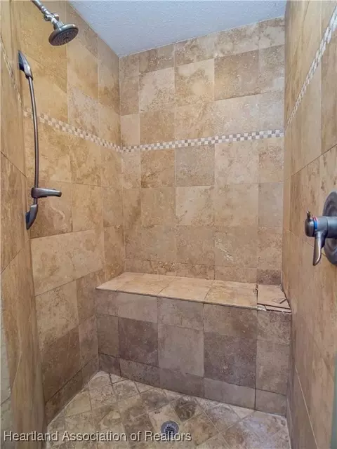 Bath - 4611 Granada Blvd, Sebring, FL 33872 photo 3 of 4