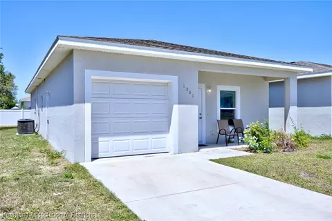 Exterior - 1301 Ebro Ct, Sebring, FL 33870 photo 2 of 4