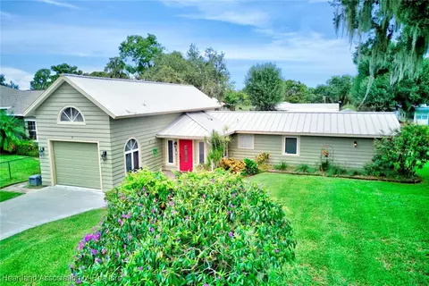9 Silk Oak St, Lake Placid, FL 33852