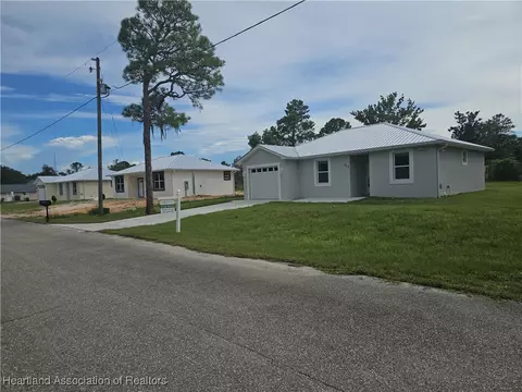 323 Garfield Ave NE, Lake Placid, FL 33852