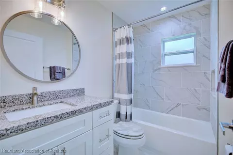 Bath - 224 Robinhood Ter, Sebring, FL 33876 photo 2 of 5