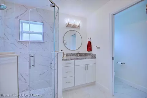 Bath - 224 Robinhood Ter, Sebring, FL 33876 photo 4 of 5