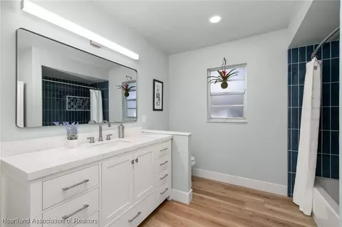Bath - 6032 Pine Ln, Sebring, FL 33876 photo 6 of 8