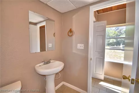 Bath - 352 E 630 Hwy, Frostproof, FL 33843 photo 5 of 5