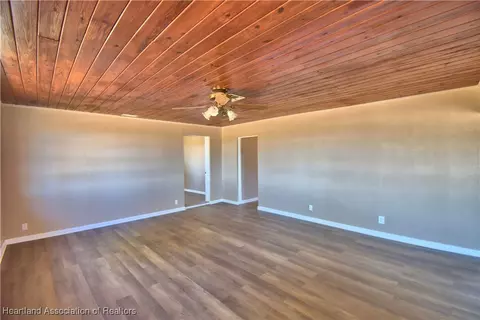 Living - 352 E 630 Hwy, Frostproof, FL 33843 photo 7 of 9