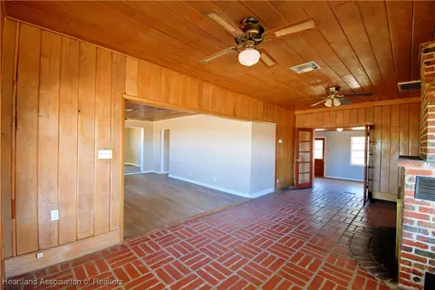 Living - 352 E 630 Hwy, Frostproof, FL 33843 photo 2 of 9