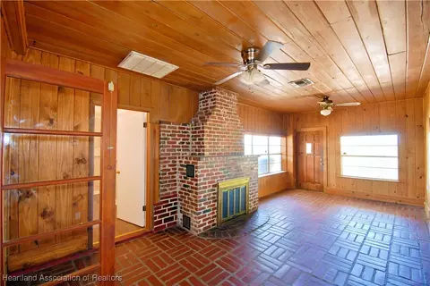 Living - 352 E 630 Hwy, Frostproof, FL 33843 photo 4 of 9