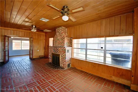 Living - 352 E 630 Hwy, Frostproof, FL 33843 photo 1 of 9