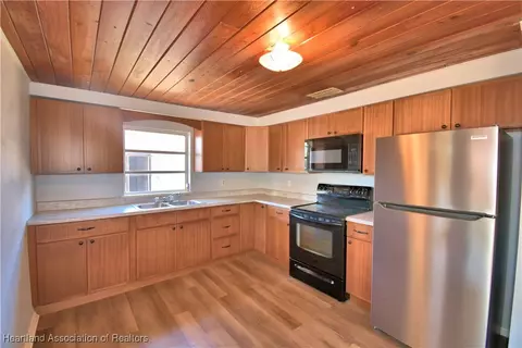 Kitchen - 352 E 630 Hwy, Frostproof, FL 33843 photo 1 of 3
