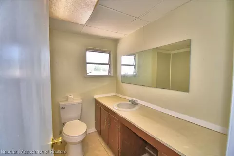 Bath - 352 E 630 Hwy, Frostproof, FL 33843 photo 1 of 5
