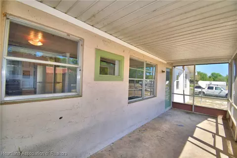 Exterior - 352 E 630 Hwy, Frostproof, FL 33843 photo 7 of 10