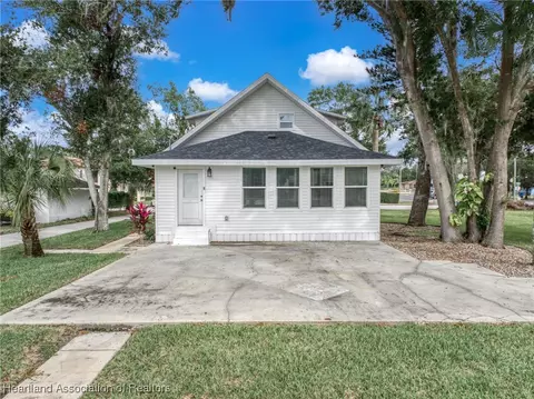 Exterior - 129 S Pine St, Sebring, FL 33870 photo 5 of 5