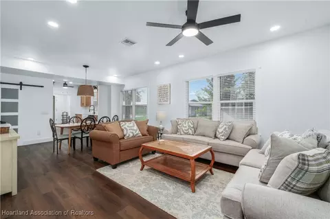 Living - 129 S Pine St, Sebring, FL 33870 photo 1 of 4