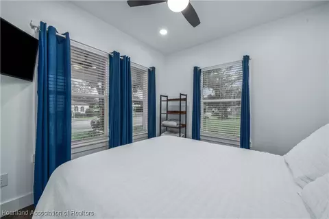 Bedroom - 129 S Pine St, Sebring, FL 33870 photo 5 of 7