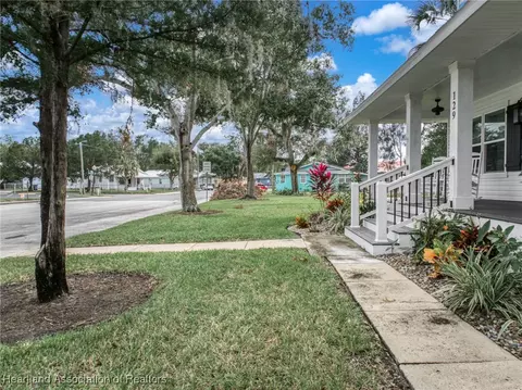 Exterior - 129 S Pine St, Sebring, FL 33870 photo 3 of 5