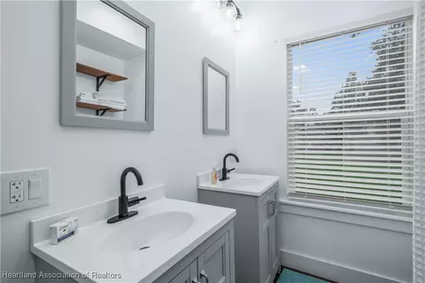 Bath - 129 S Pine St, Sebring, FL 33870 photo 5 of 6