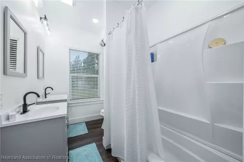 Bath - 129 S Pine St, Sebring, FL 33870 photo 6 of 6