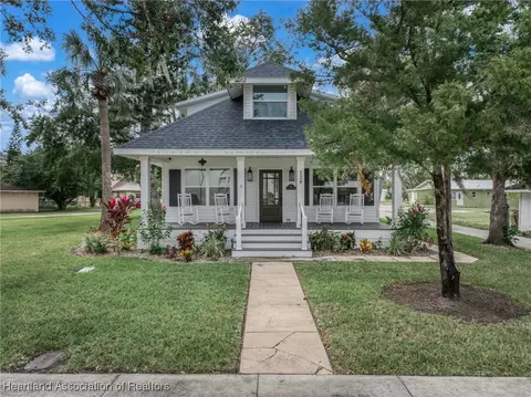Exterior - 129 S Pine St, Sebring, FL 33870 photo 2 of 5